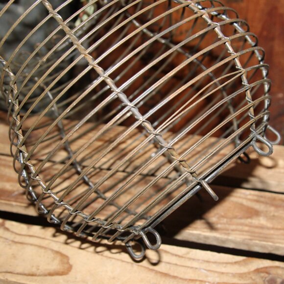 Rustic VTG Primitive Farmhouse Country Wrought Iron & Wire Egg Basket - Picture 4 of 9
